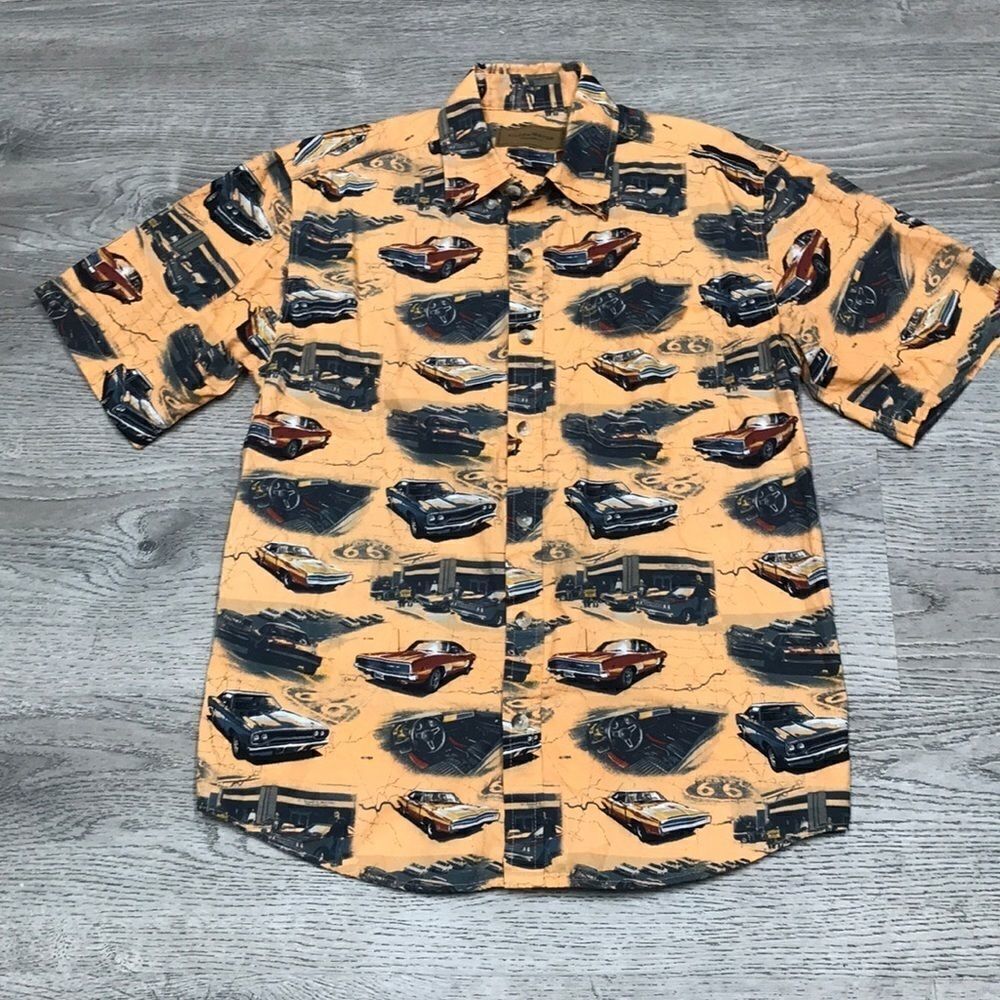 Clear water Outfitters men’s Car  shirt sz- med
